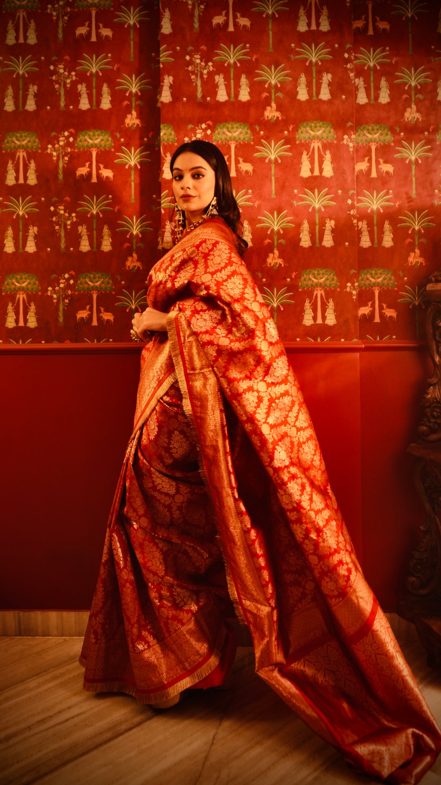 Suhaag Banarasee Saree shawl set
