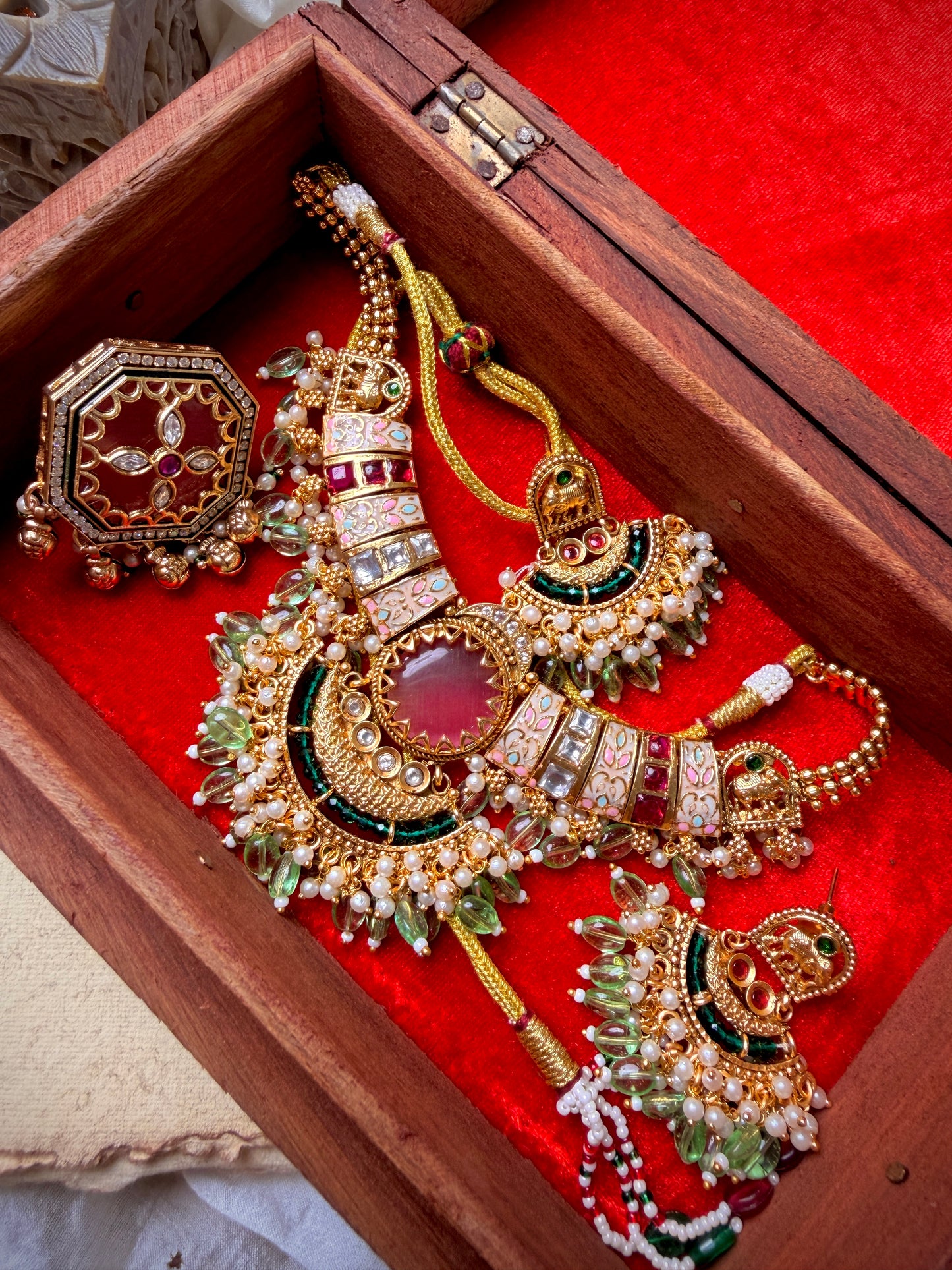 Vihana Haar Earrings and Ring Set